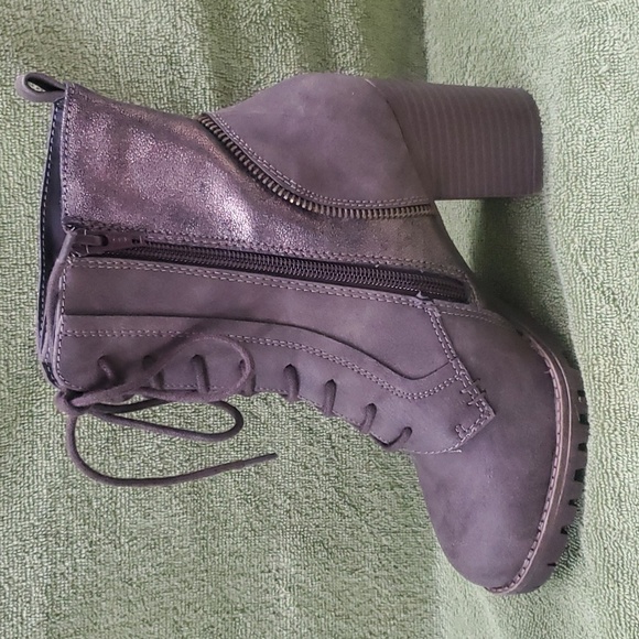 Boots - Picture 3 of 3